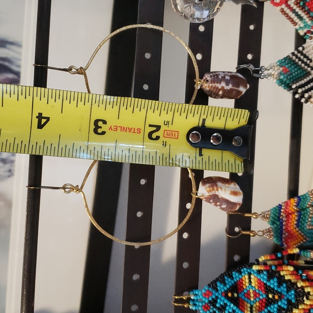 Gold Shell Earrings 🐚 - Picture 4 of 5